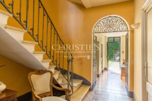 Elegant Bourgeois Townhouse with walled Garden, Swimming Pool and Outbuilding