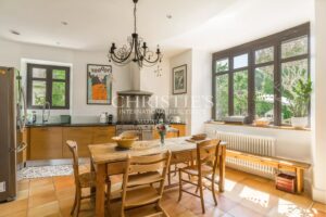 Elegant Bourgeois Townhouse with walled Garden, Swimming Pool and Outbuilding