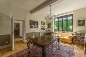 Elegant Bourgeois Townhouse with walled Garden, Swimming Pool and Outbuilding