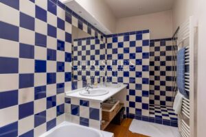 Elegant Bourgeois Townhouse with walled Garden, Swimming Pool and Outbuilding