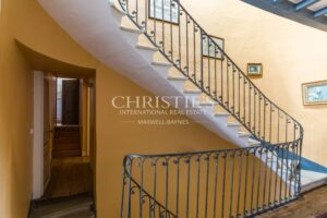 Elegant Bourgeois Townhouse with walled Garden, Swimming Pool and Outbuilding