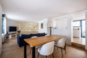 BOUSCAT CENTER – RENOVATED STONE HOUSE, 86 m2, WITH A 15 m2 TERRACE