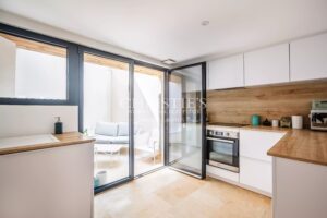 BOUSCAT CENTER – RENOVATED STONE HOUSE, 86 m2, WITH A 15 m2 TERRACE