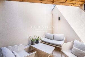 BOUSCAT CENTER – RENOVATED STONE HOUSE, 86 m2, WITH A 15 m2 TERRACE