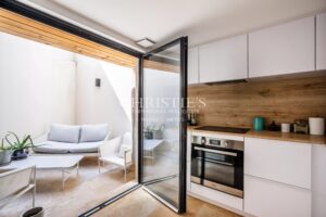 BOUSCAT CENTER – RENOVATED STONE HOUSE, 86 m2, WITH A 15 m2 TERRACE