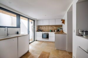 BOUSCAT CENTER – RENOVATED STONE HOUSE, 86 m2, WITH A 15 m2 TERRACE