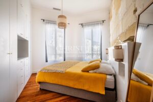 BOUSCAT CENTER – RENOVATED STONE HOUSE, 86 m2, WITH A 15 m2 TERRACE