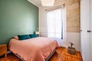 BOUSCAT CENTER – RENOVATED STONE HOUSE, 86 m2, WITH A 15 m2 TERRACE