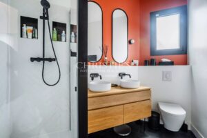 BOUSCAT CENTER – RENOVATED STONE HOUSE, 86 m2, WITH A 15 m2 TERRACE