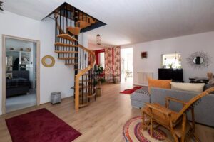 Beautifully Renovated Character Home with Swimming Pool – La Genette, La Rochelle