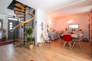 Beautifully Renovated Character Home with Swimming Pool – La Genette, La Rochelle
