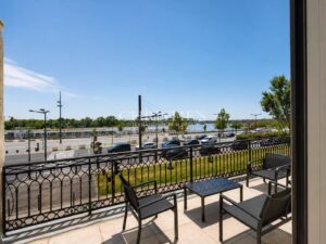 BORDEAUX CHARTRONS – APPARTEMENT T3 AVEC TERRASSE ET VUE GARONNE