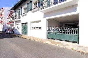 For sale Saint-Jean-de-Luz - Apartment to renovate in the Lac neighborhood