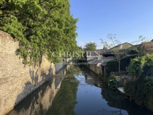 Handsome 1860s manor set in large park with attractive outbuildings