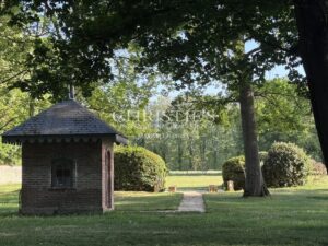 Handsome 1860s manor set in large park with attractive outbuildings