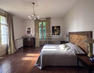Handsome 1860s manor set in large park with attractive outbuildings