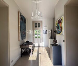 Handsome 1860s manor set in large park with attractive outbuildings