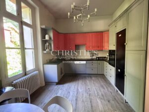 Handsome 1860s manor set in large park with attractive outbuildings
