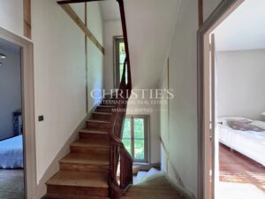 Handsome 1860s manor set in large park with attractive outbuildings