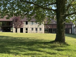Handsome 1860s manor set in large park with attractive outbuildings