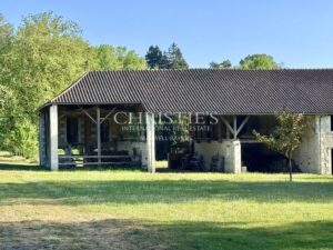 Handsome 1860s manor set in large park with attractive outbuildings