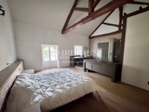 Handsome 1860s manor set in large park with attractive outbuildings