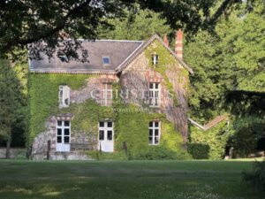 Handsome 1860s manor set in large park with attractive outbuildings