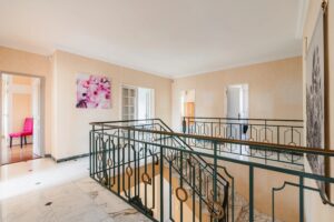 ARES, coeur de village et aperçu Bassin, spacieuse villa