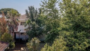 ARES, coeur de village et aperçu Bassin, spacieuse villa