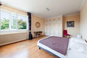 ARES, coeur de village et aperçu Bassin, spacieuse villa