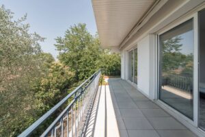 ARES, coeur de village et aperçu Bassin, spacieuse villa