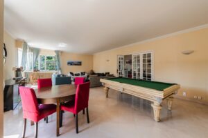 ARES, coeur de village et aperçu Bassin, spacieuse villa