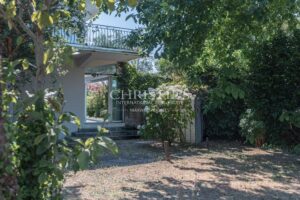 ARES, coeur de village et aperçu Bassin, spacieuse villa