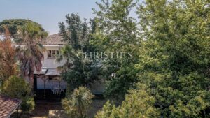 ARES, coeur de village et aperçu Bassin, spacieuse villa