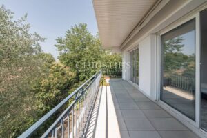 ARES, coeur de village et aperçu Bassin, spacieuse villa
