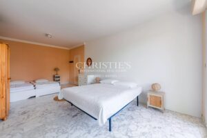 ARES, coeur de village et aperçu Bassin, spacieuse villa