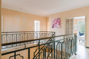 ARES, coeur de village et aperçu Bassin, spacieuse villa