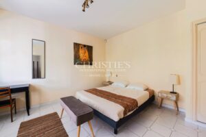 ARES, coeur de village et aperçu Bassin, spacieuse villa