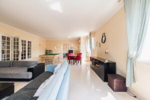 ARES, coeur de village et aperçu Bassin, spacieuse villa