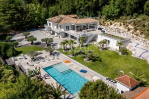 An Exceptional Contemporary Home on the Heights of Bouliac