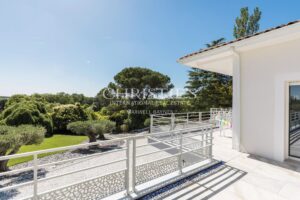 An Exceptional Contemporary Home on the Heights of Bouliac