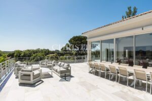 An Exceptional Contemporary Home on the Heights of Bouliac