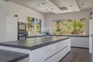 An Exceptional Contemporary Home on the Heights of Bouliac
