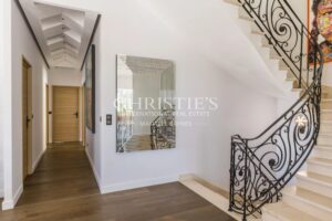 An Exceptional Contemporary Home on the Heights of Bouliac