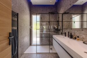 An Exceptional Contemporary Home on the Heights of Bouliac