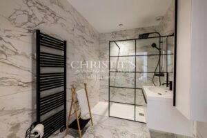 An Exceptional Contemporary Home on the Heights of Bouliac
