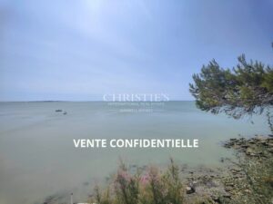 VILLA WITH PANORAMIC SEA VIEWS – PRIVATE BEACH ACCESS – Fouras