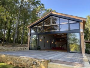 Domaine historique restauré + piscine et 10 hectares de terrain près de Bergerac