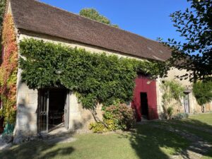 Domaine historique restauré + piscine et 10 hectares de terrain près de Bergerac