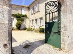 Private Wing of a Historic Hôtel Particulier on the Ramparts of Angoulême